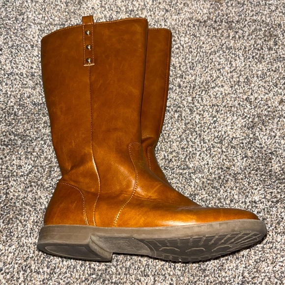 Dark beige girls boots - size 4, used in great condition. - Picture 3 of 3